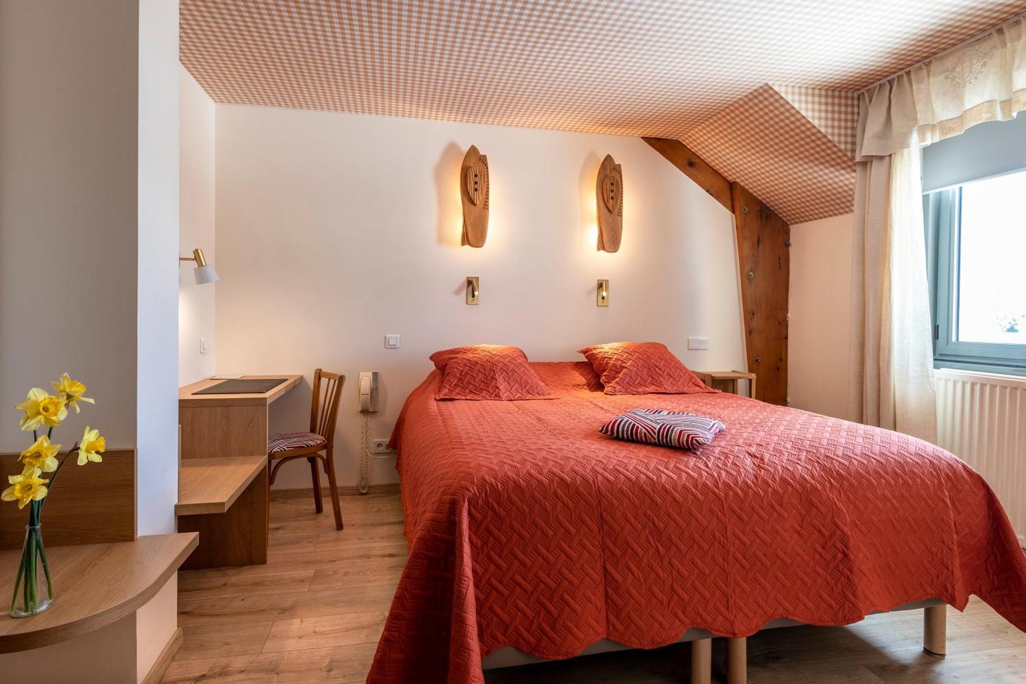 Hotel Restaurant De La Poste Et La Grange Detente, Espace Bien-Etre Châteauneuf-de-Randon Стая снимка
