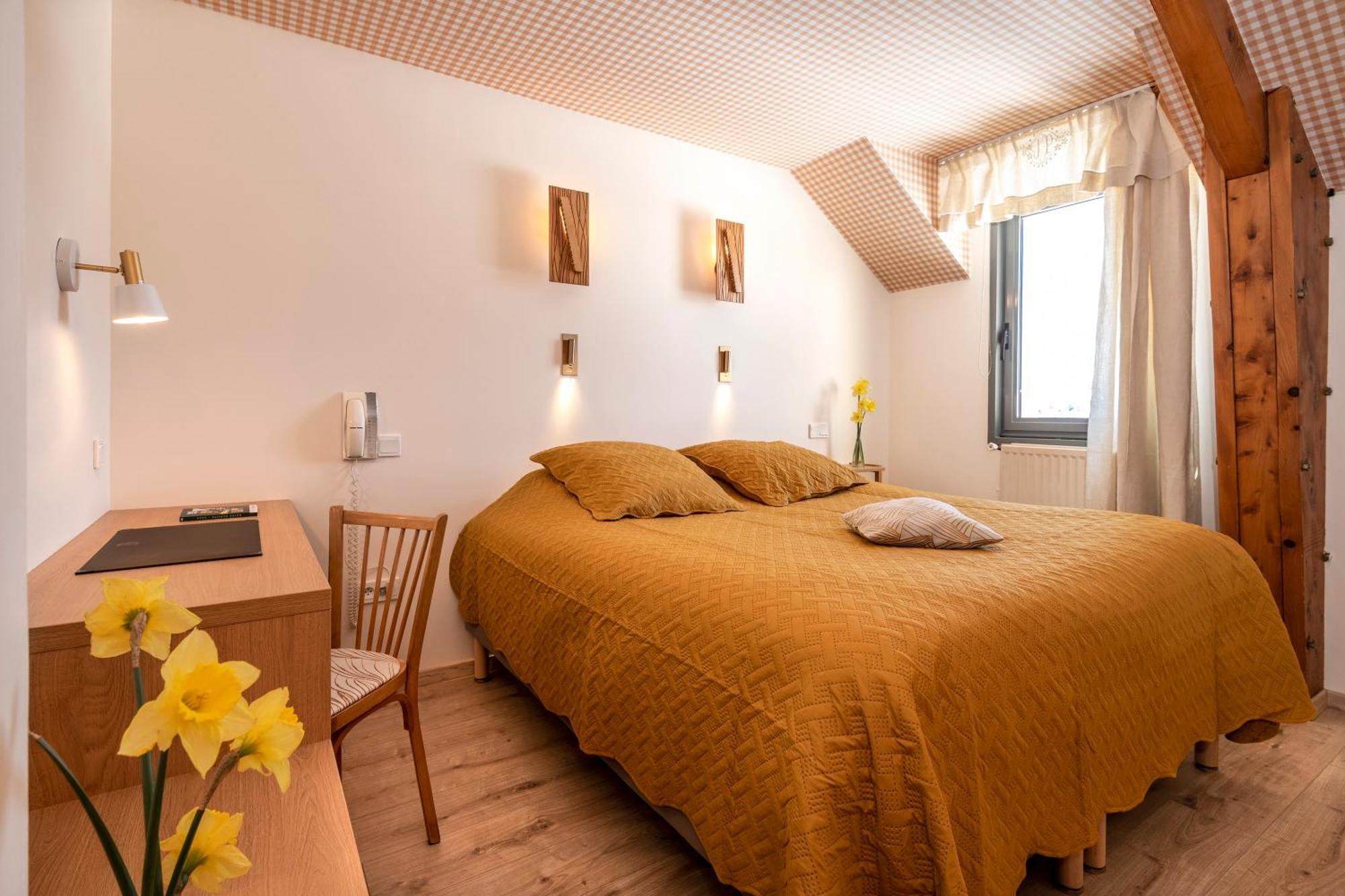 Hotel Restaurant De La Poste Et La Grange Detente, Espace Bien-Etre Châteauneuf-de-Randon Стая снимка