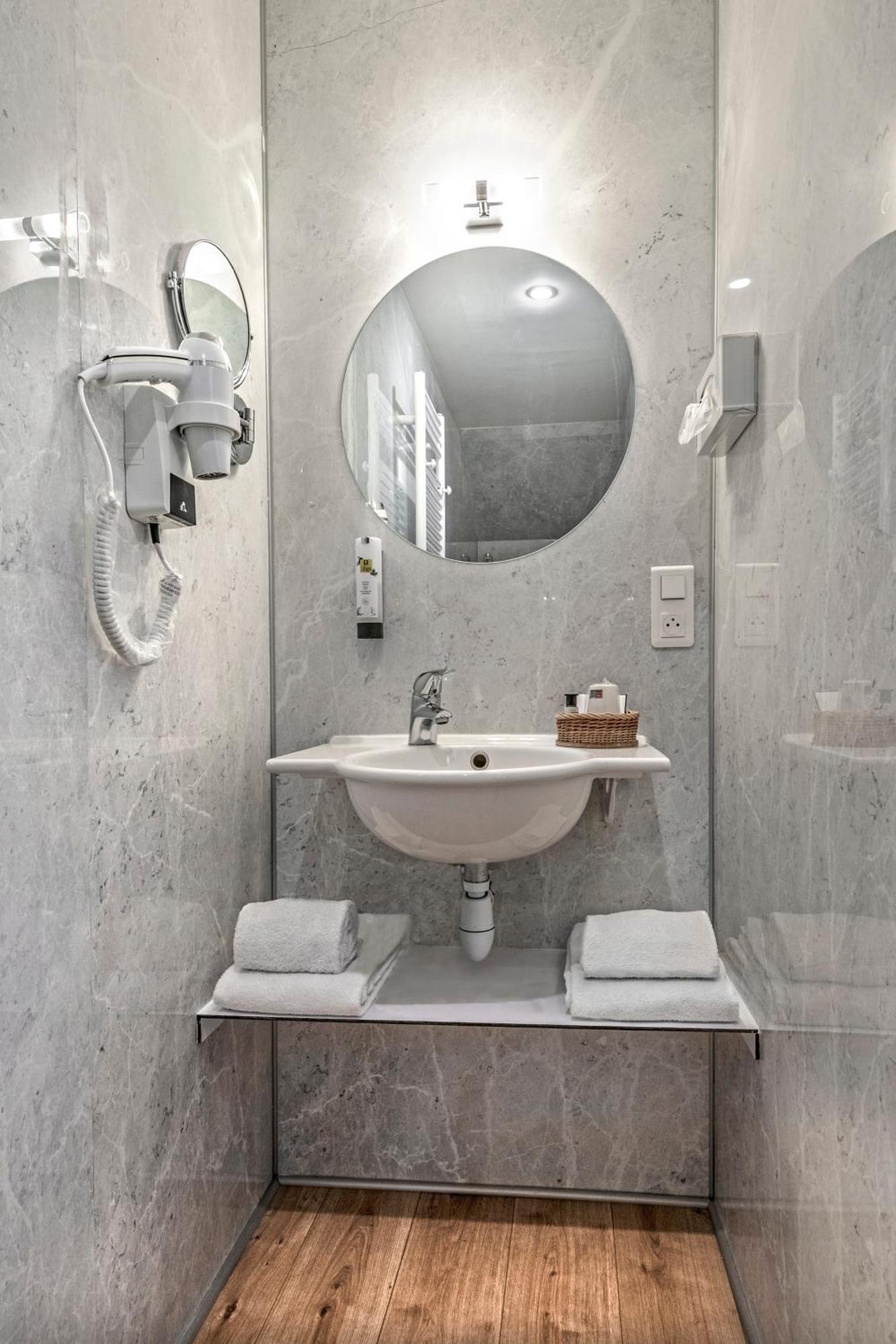 Hotel Restaurant De La Poste Et La Grange Detente, Espace Bien-Etre Châteauneuf-de-Randon Стая снимка