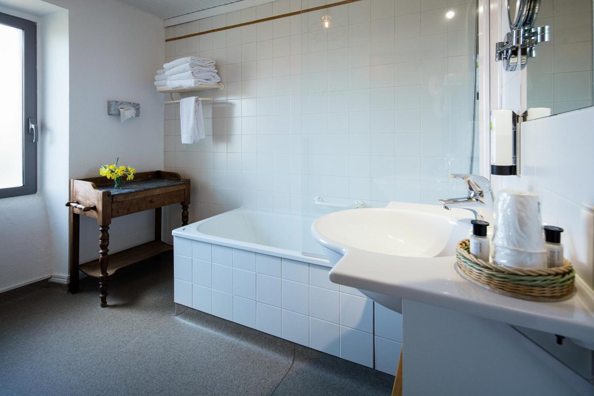 Hotel Restaurant De La Poste Et La Grange Detente, Espace Bien-Etre Châteauneuf-de-Randon Стая снимка